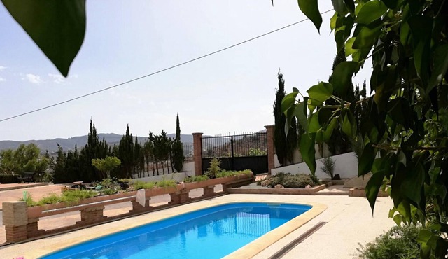 Homerez - Chalet 18 km away from the beach for 8 ppl. with swimming-pool in Cútar