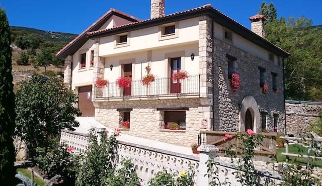 Homerez - House for 10 ppl. with garden and terrace at Merindad de Valdivielso in Merindad de Valdivielso
