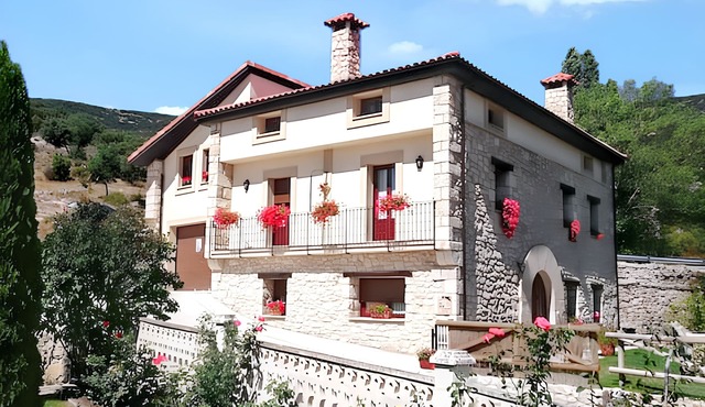 Homerez - Spacious House with Mountain Views in Merindad de Valdivielso