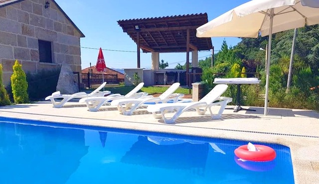 Homerez - House for 8 ppl. with swimming-pool, jacuzzi and garden at Pontevedra in Pontevedra