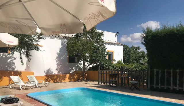 Homerez - Spacious villa for 6 ppl. with swimming-pool and terrace at El Saucejo in El Saucejo