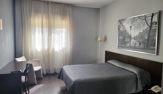 Hostal T4 in Paracuellos de Jarama