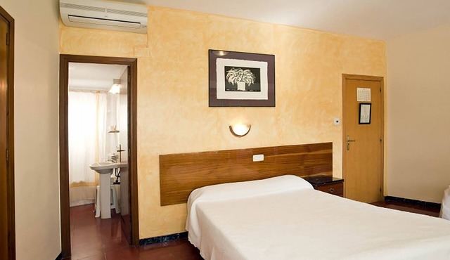 Hostal Tropical in Oliva
