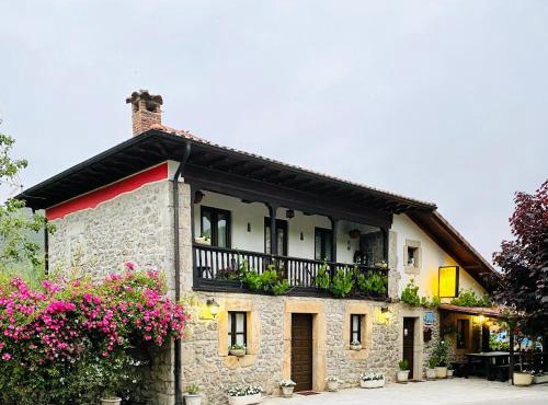 Hotel Alda in Avín