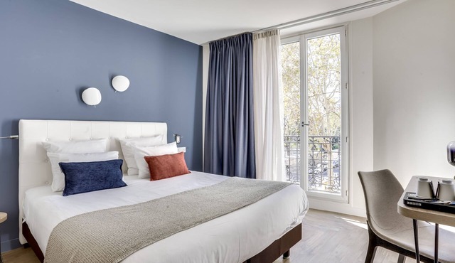 Hotel Courseine in Courbevoie