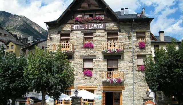 HOTEL LAMOGA in Llavorsí