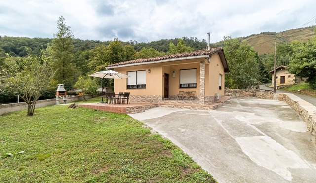 House with Garden in the Mountains of the Pasiego Valleys in Ocejo
