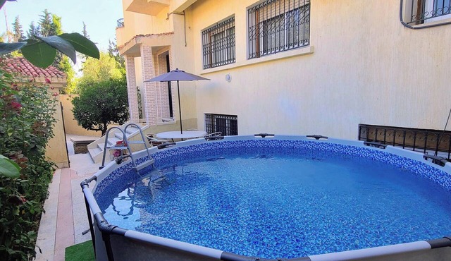 House with Private Terrace and Pool in a Quiet Location, 10 Minutes from the Medina