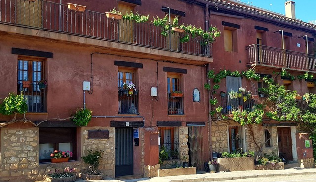 Ideal for couples. Pets Allowed. Fantastic for visiting the area. in Gea de Albarracín