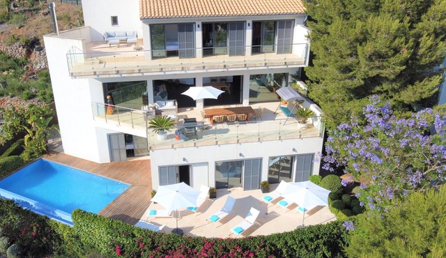 Idyllic, Spacious villa with Sea View,Heatable Pool and garden in Port de Sóller in Sóller