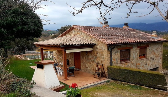 LA GRANJA HOUSE WITH POOL AND AIR CONDITIONING FOR 10 PEOPLE in Olvan