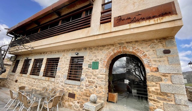 La Posada is a very spacious building, with a lot of history, recently rehabilitated for tourism in Madarcos