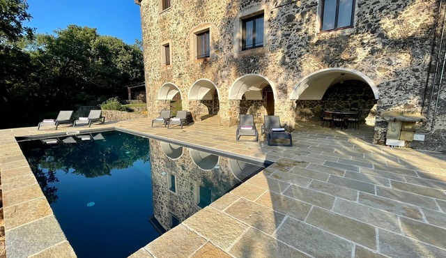 Large Country Home for 8 near Olot – Perfect for Families & Group Getaways in Olot