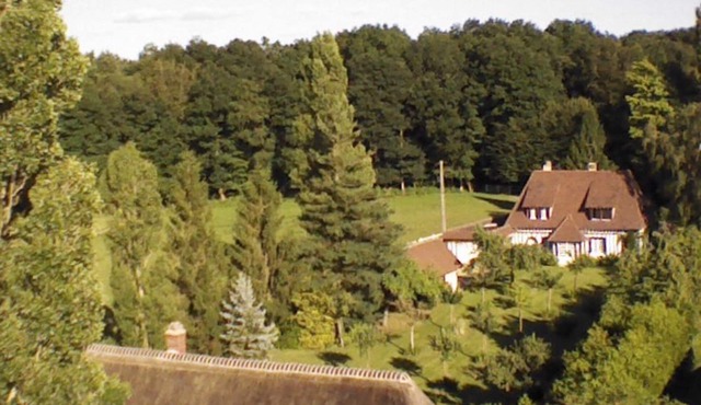 Large property with tennis and wood in Serquigny