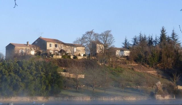 Large Riverfront Getaway Home in Touvre