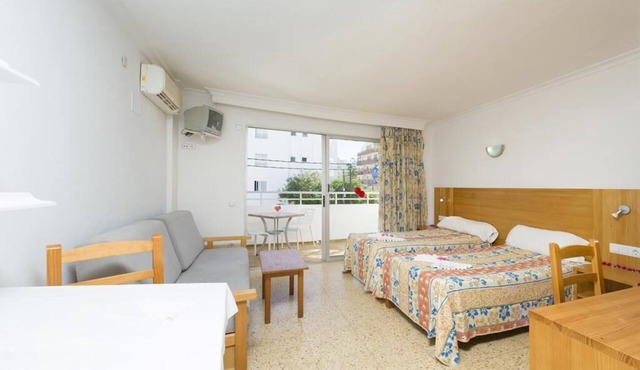 LeibTour code: VICEGRELI-STD/♫Close to Ushuaia/Hi - ☀Pool + Close to the beach in Eivissa