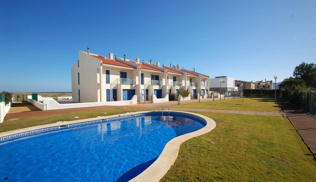 Les Dunes 06 - Beachfront, A/C, and with pool in Torroella de Montgri