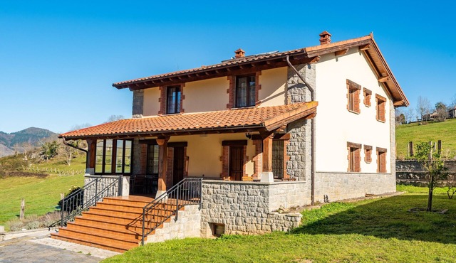 Les Xanes: El Busgosu – Mountain Views, Terrace & Wi-Fi in Cangas de Onís