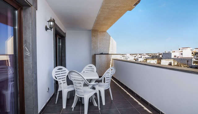 Light-Flooded Apartment “2 Dormitorios” with Terrace & Shared Pool in El Cotillo
