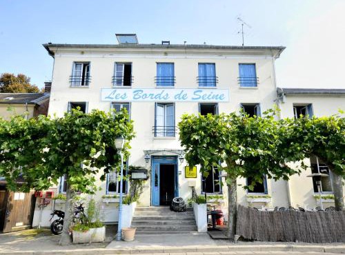 LOGIS Hôtel & Restaurant - Les Bords de Seine in La Roche-Guyon