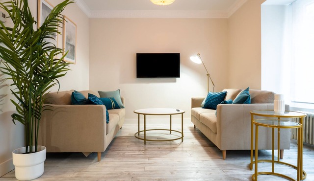 LOIRA HIDALGO: Spaciousness and Elegance in Zaragoza