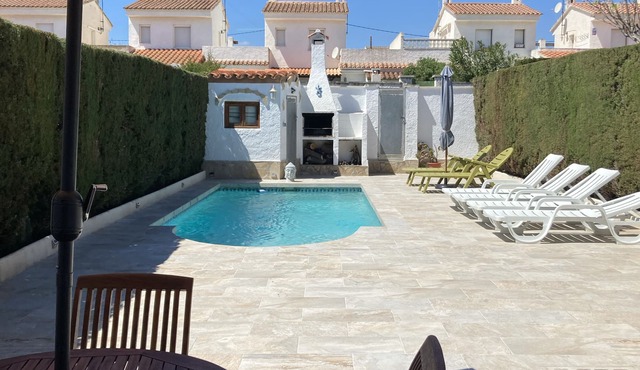 Lovely, comfortable house with garden and private pool in CT