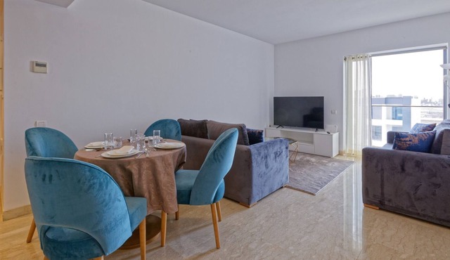 Luxurious 100sqm apartment with 2 swimming pools and unlimited wifi
