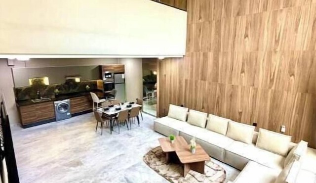 Luxurious apartment right in the heart of downtown!