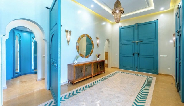 Luxury 7-Bedroom Villa with Pool & Golf Course View – Marrakech