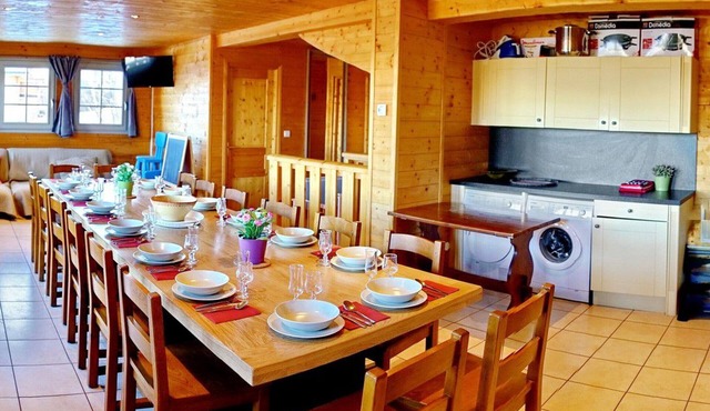 Luxury Chalet 4* · Spa · Family Friendly · 20 People in Le Corbier