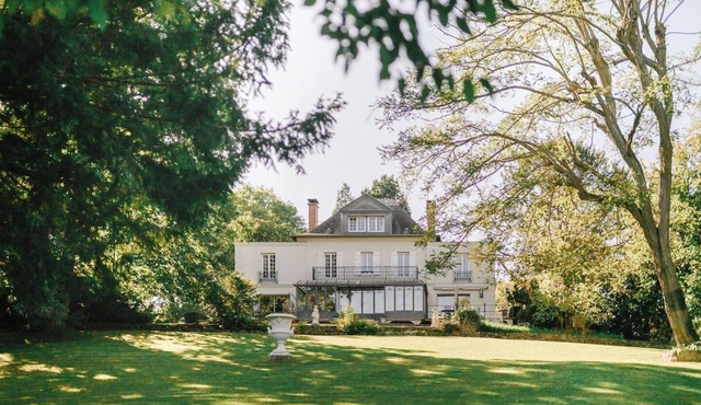Luxury French Villa - Private Park, Spa & Pool in La Queue-les-Yvelines