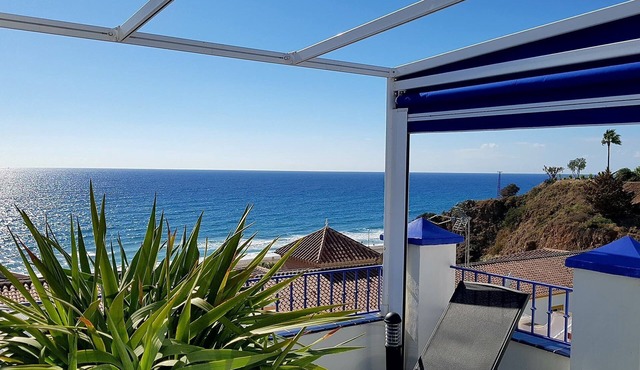 Luxury penthouse with sea view of 85 m² + terrace/solarium of 65 m² in Torrox
