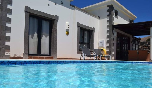Luxury Villa with heated pool / Wifi / bike / quiet and comfortable in Playa Blanca