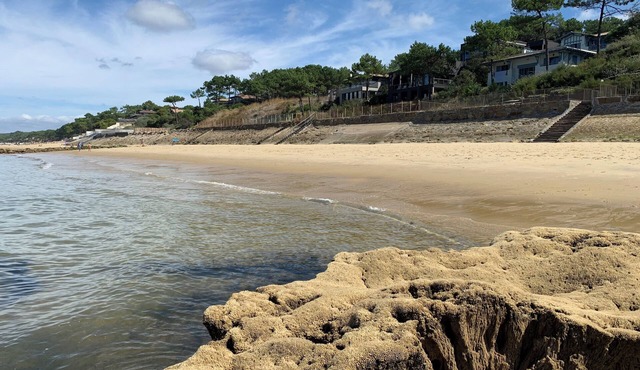 Magnificent villa on 1st line, direct beach access, close to shops in La Teste-de-Buch