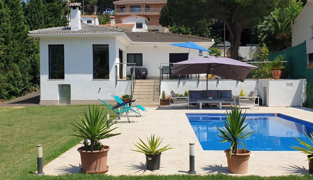 Maison Moderne Piscine Privée 4kms des Plages in Calafell