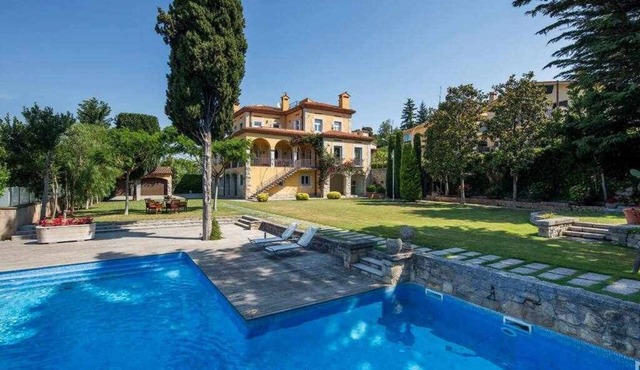 Manor house Triadú-Marqués, Girona in Girona