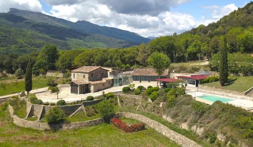 Masia d'Amer - Complex rural amb encant in Amer