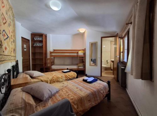 Mitja Pensió Hostal Pastuira Vallter 10 in Setcases