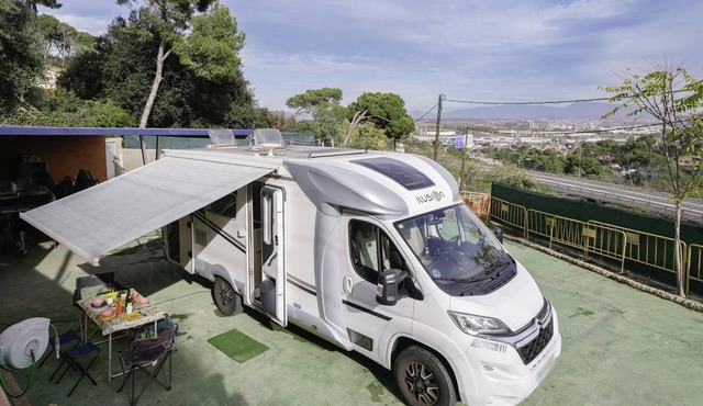 Mobile Home "Cerca De Barcelona" with Mountain View, Shared Terraces & Private Garden in Montcada i Reixac