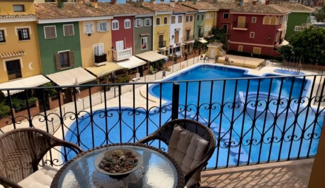 Modern beachside apartment a few minutes walk from shops, bars and restaurants. in VC
