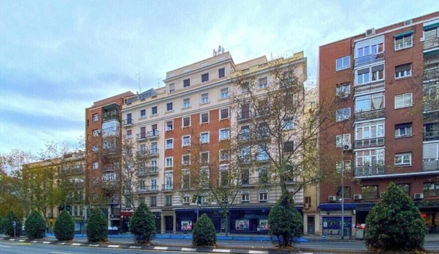 Modern & Bright 3-Bedroom Apartment in Exclusive Salamanca District in Madrid