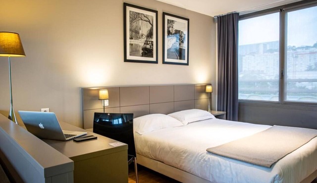 Modern Executive Suite With Spacious Lounge Near Downtown Lyon in Lyon