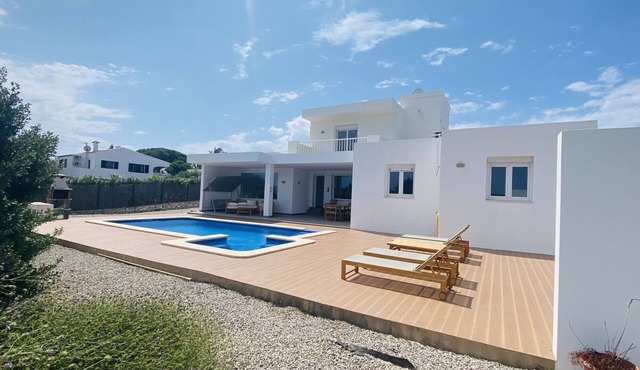 Modern Villa 6 pax, private pool, countryside views, free wifi in Binibeca