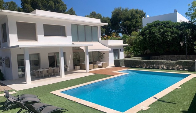Modern villa with pool and sleeps 8 in Baleares