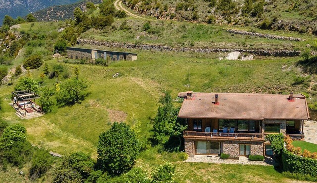 Mountain House surrounded by Cadí forests in Cava