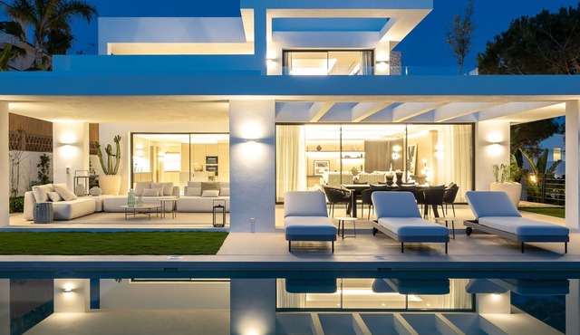Newly designed villa with heated pool, 5 bedrooms ensuite, 5min walk from beach in Marbella