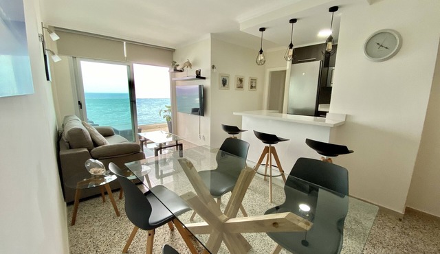 Nice apartment on the beach with a large terrace facing the sea in La Garita