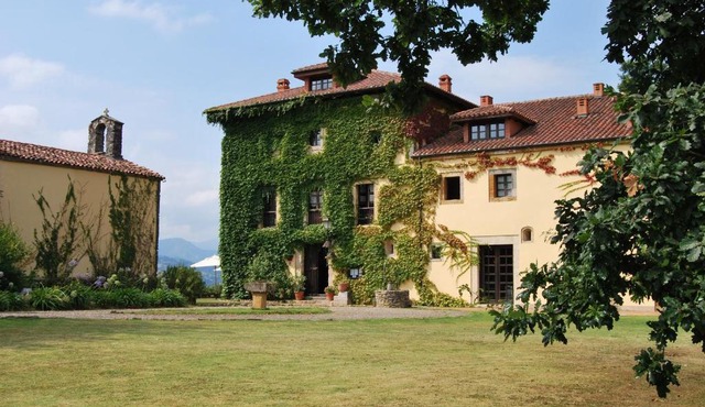 Palacio de Cutre in La Goleta