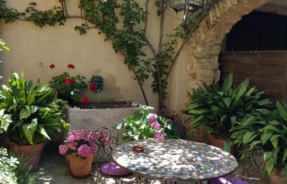 Petit apartament amb pati al poble de Pals in Pals
