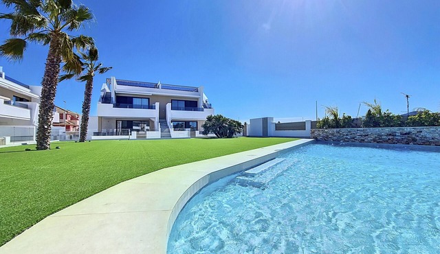 Poolside apartment with terrace, parking and Wi-Fi in Mar de Cristal